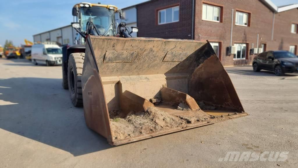 JCB 457 HT لوادر بعجل