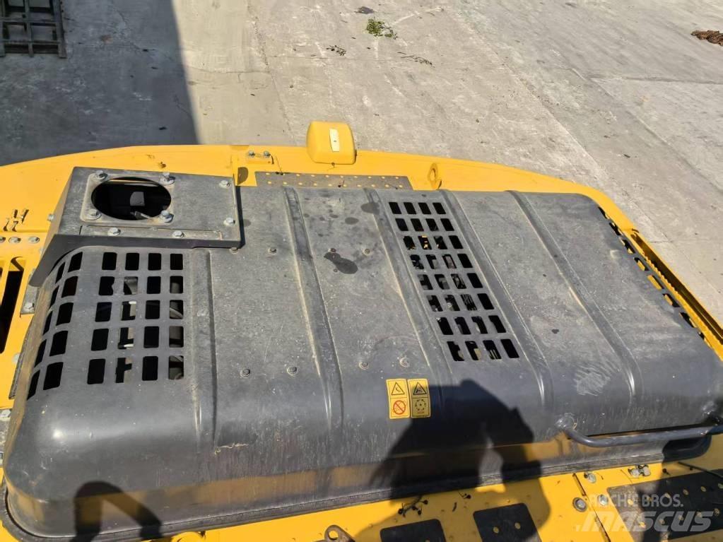 Komatsu PC 220-8 حفارات زحافة