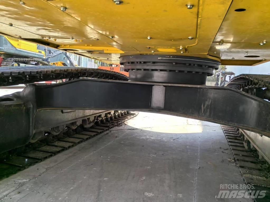 Komatsu PC 220-8 حفارات زحافة