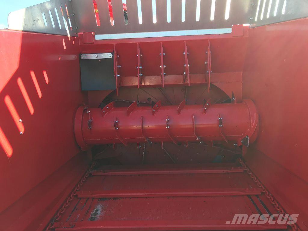 Silofarmer 280 آلات تمزيق الحزم وتقطيعها ونشرها