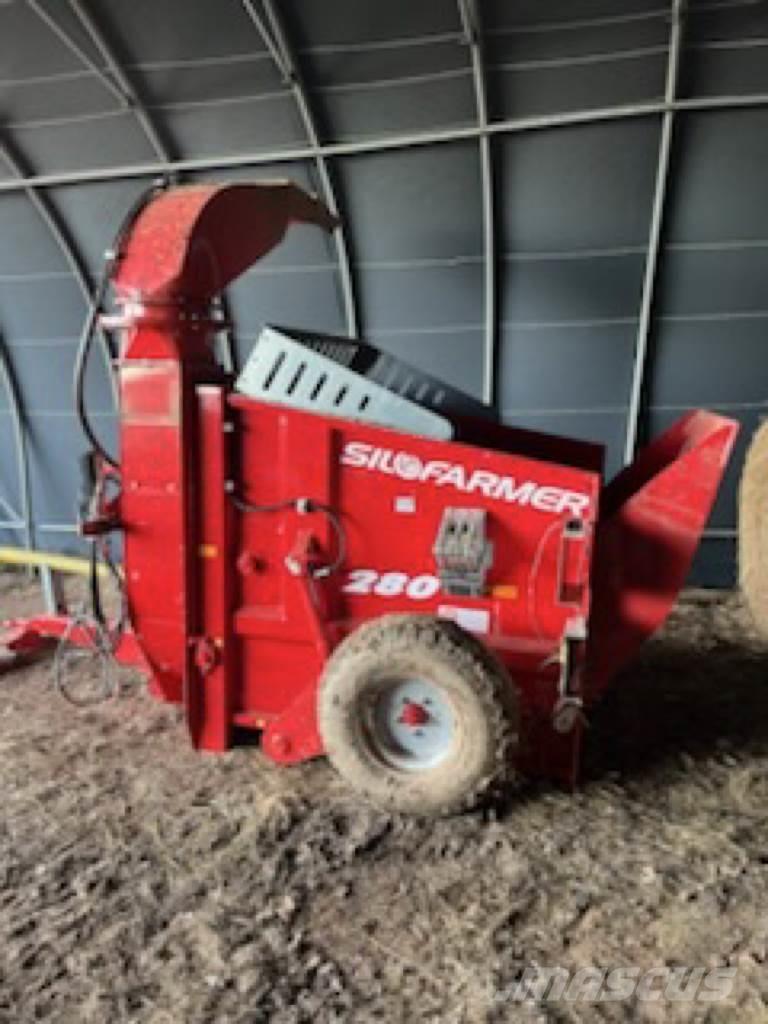 Silofarmer P 280 آلات تمزيق الحزم وتقطيعها ونشرها