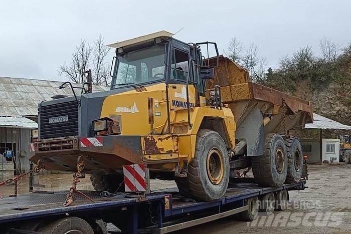 Komatsu HM300-2 عربات نقل قلابة للمواقع
