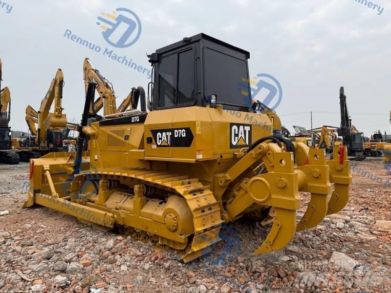 CAT D 7 G بلدوزرات مجنزرة