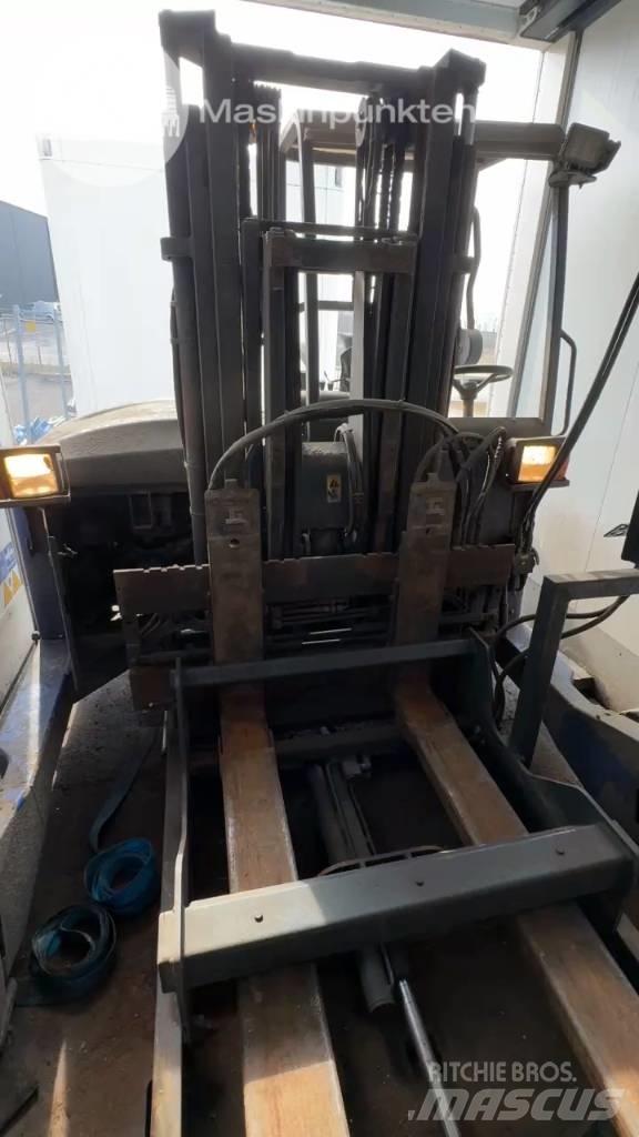 Moffett M4 25.3 NX شاحنات الديزل
