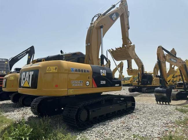 CAT 329 D حفارات زحافة