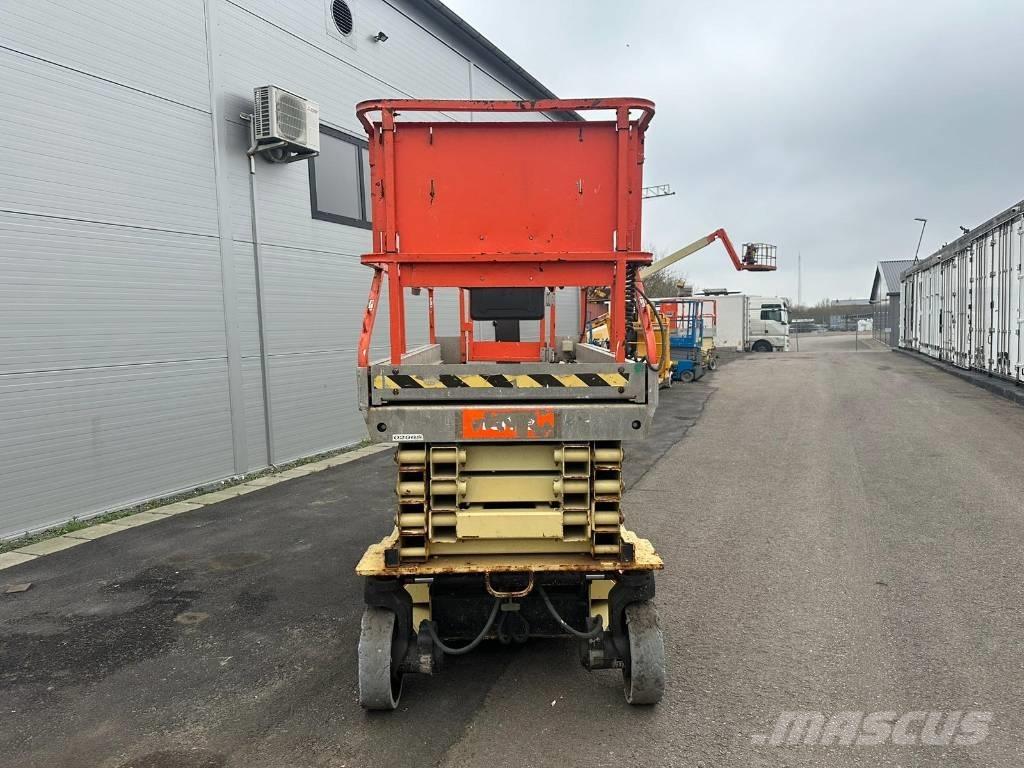 JLG 3246 ES رافعات مقصية الشكل
