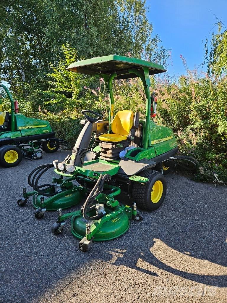 John Deere 7400 A تقطيع وتقليم وتحيط جزازات
