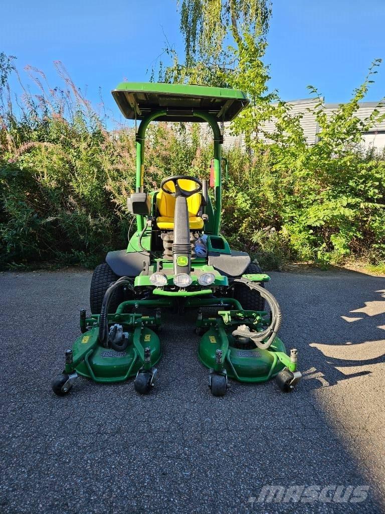 John Deere 7400 A تقطيع وتقليم وتحيط جزازات