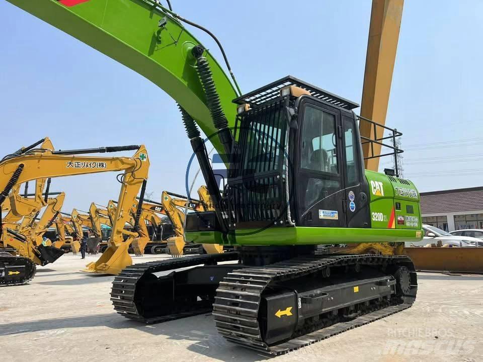 CAT 320 D 2 حفارات زحافة