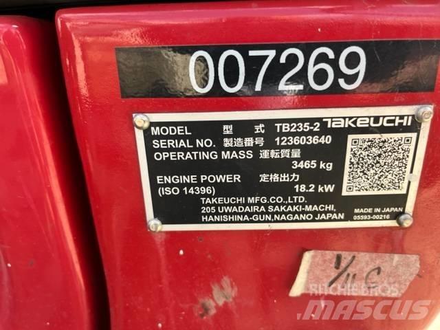 Takeuchi TB235 حفارات صغيرة أقل من 7 طن (حفارات صغيرة)