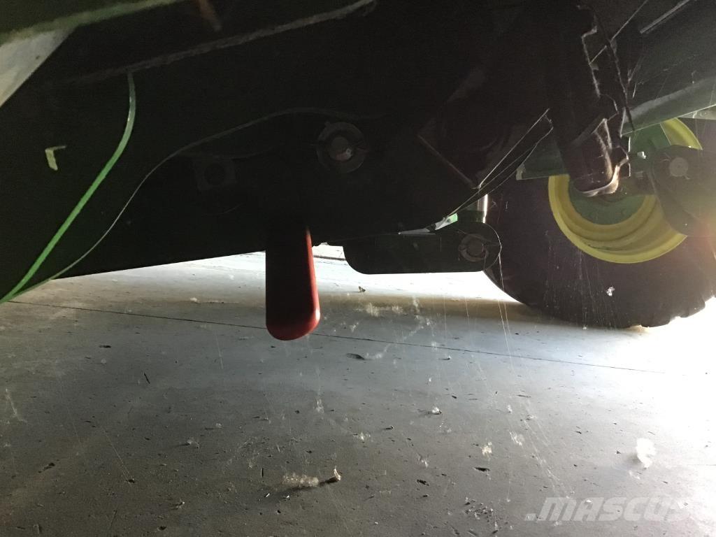 John Deere V461M محزمات مستديرة