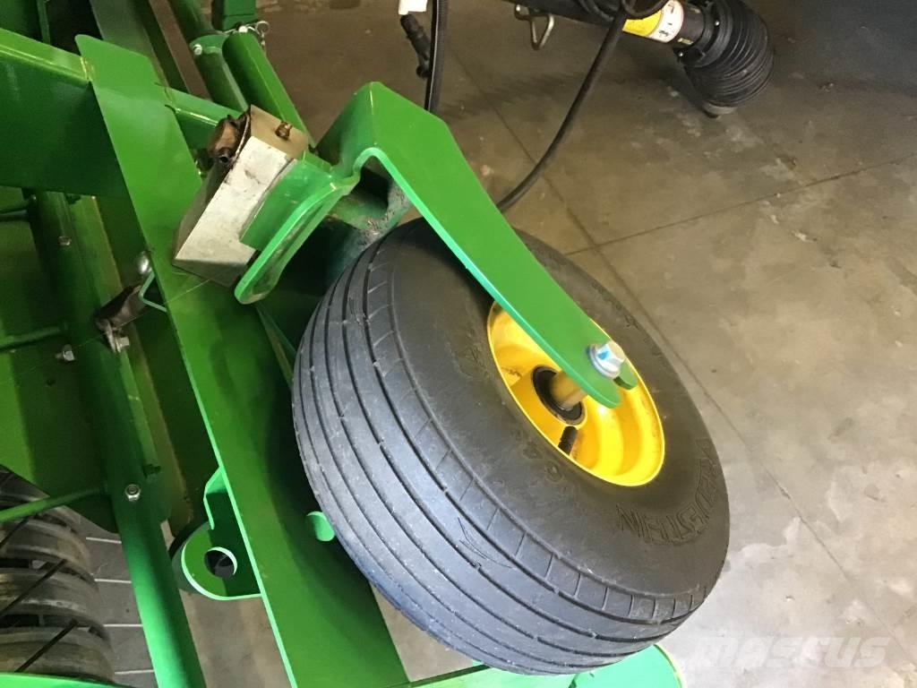 John Deere V461M محزمات مستديرة