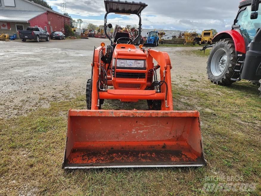 Kubota L 3400 DT الجرارات