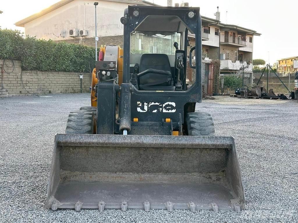 JCB 225 لوادر صغيرة