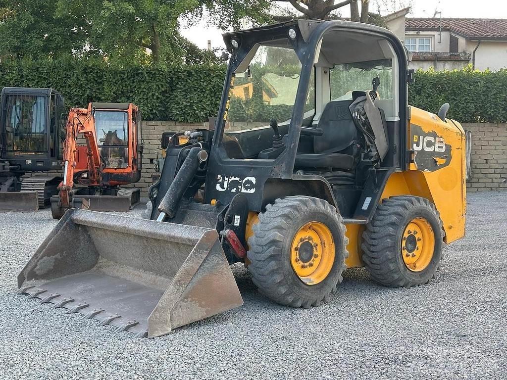 JCB 225 لوادر صغيرة