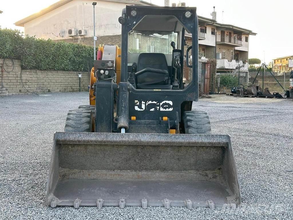 JCB 225 لوادر صغيرة