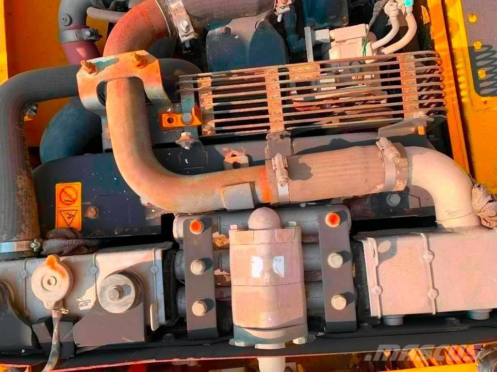 Komatsu PC 240 حفارات زحافة