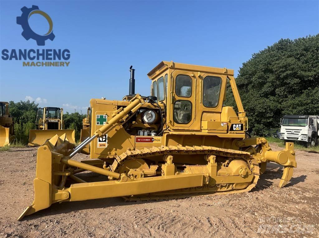 CAT D 7 G بلدوزرات مجنزرة