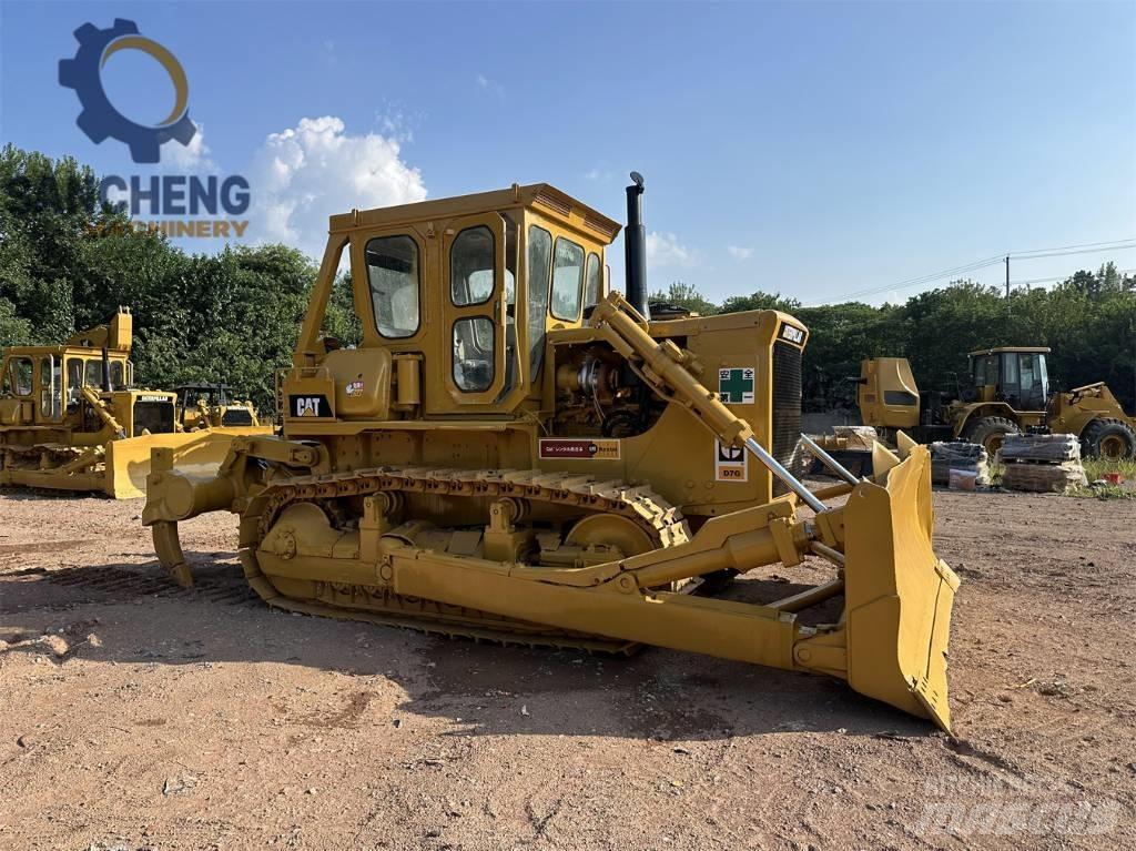 CAT D 7 G بلدوزرات مجنزرة