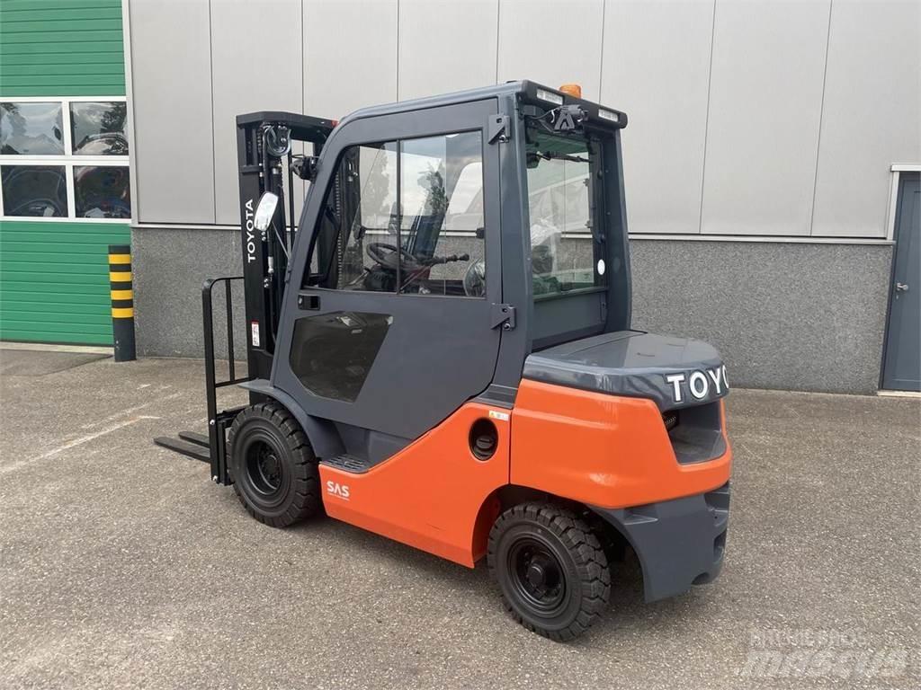 Toyota 52-8FDF25 شاحنات الديزل
