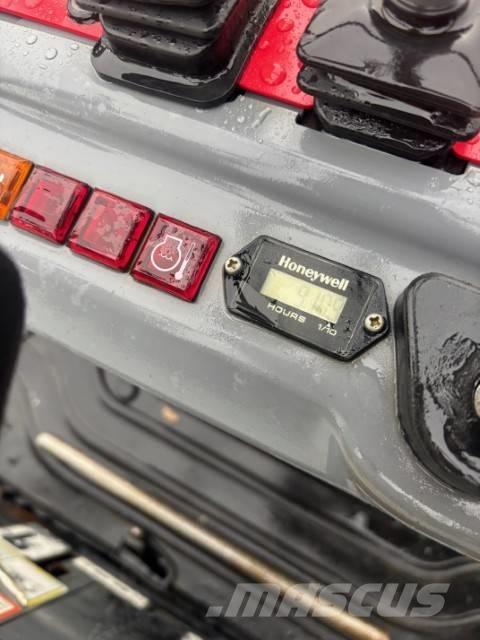 Takeuchi TB 210 R حفارات صغيرة أقل من 7 طن (حفارات صغيرة)