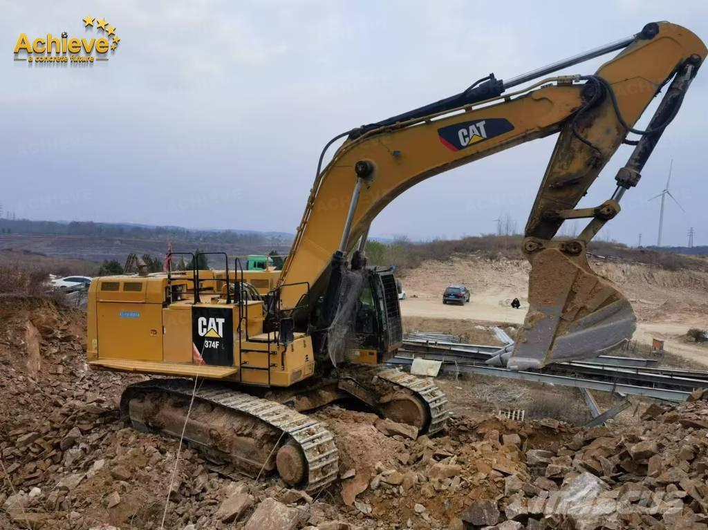 CAT 374 F حفارات زحافة