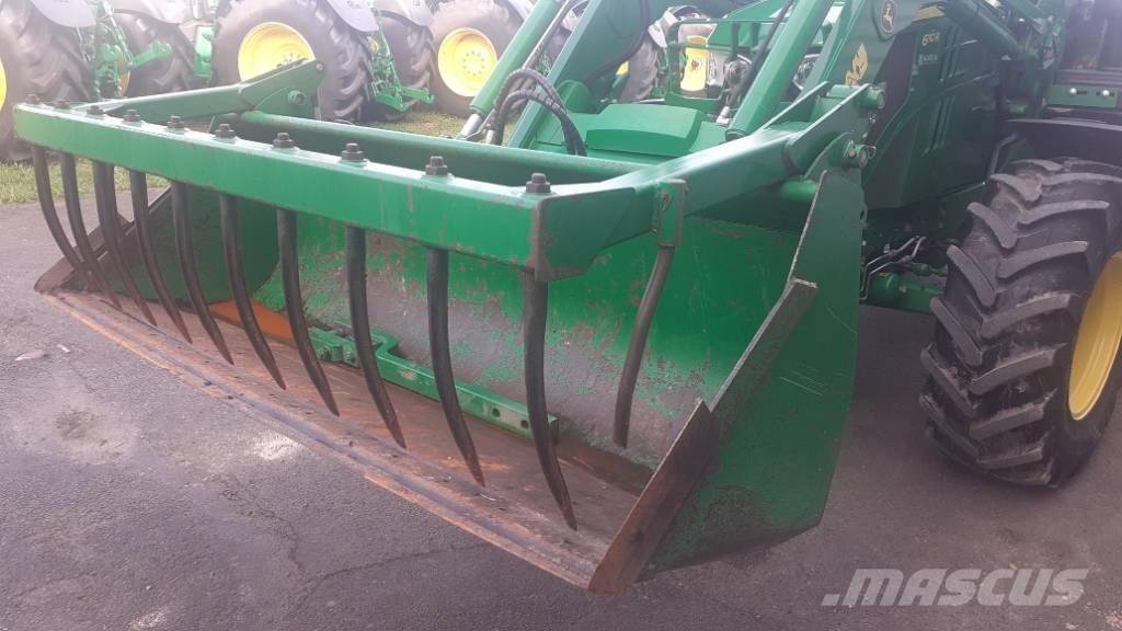 John Deere 6110 R الجرارات