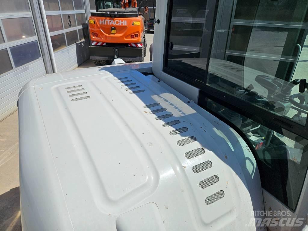 Takeuchi TB295W حفارات بعجل