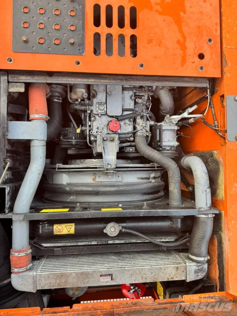 Hitachi ZX 140 W T-3 حفارات بعجل