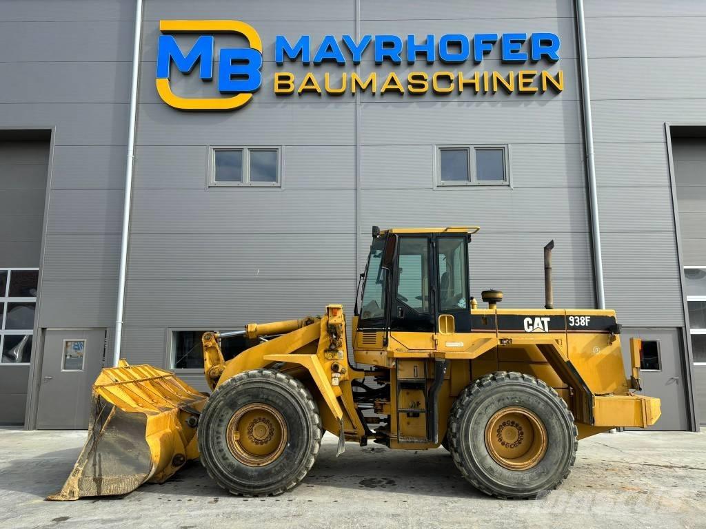 CAT 938F لوادر بعجل