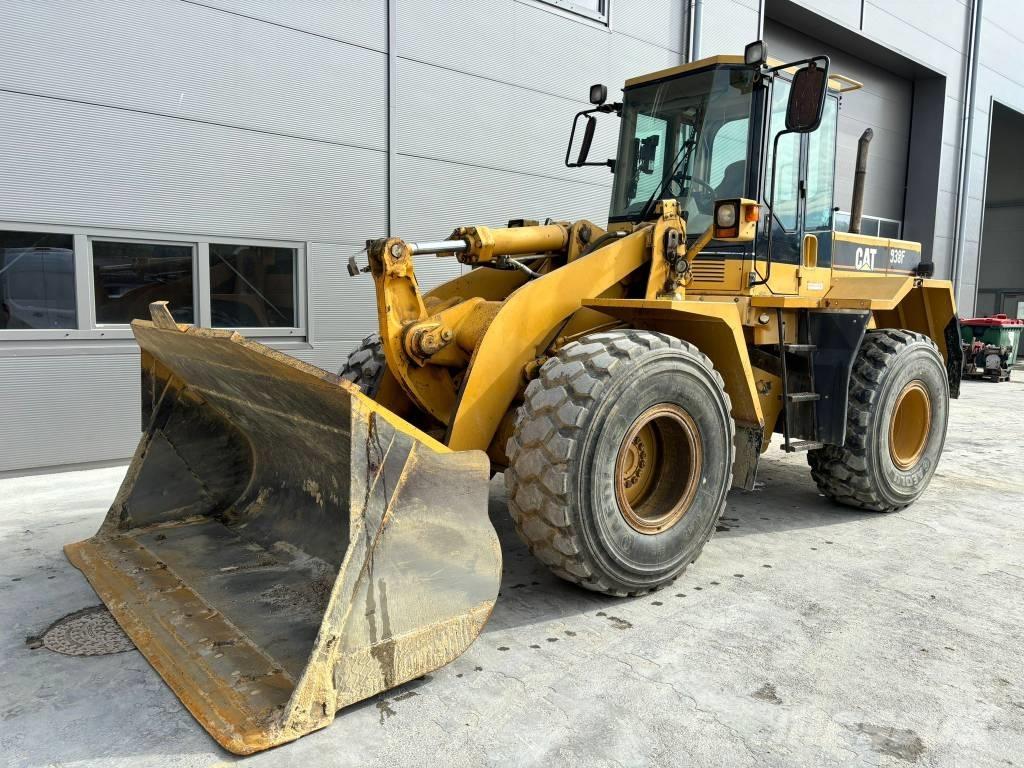 CAT 938F لوادر بعجل
