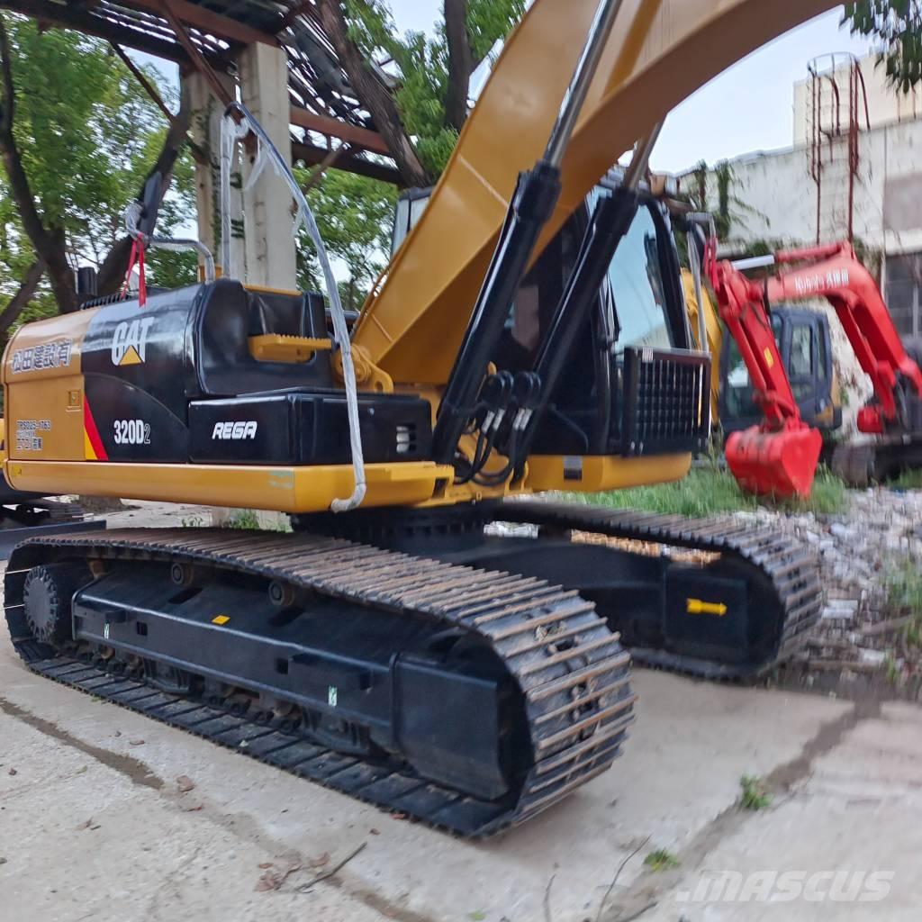 CAT 320 D حفارات زحافة