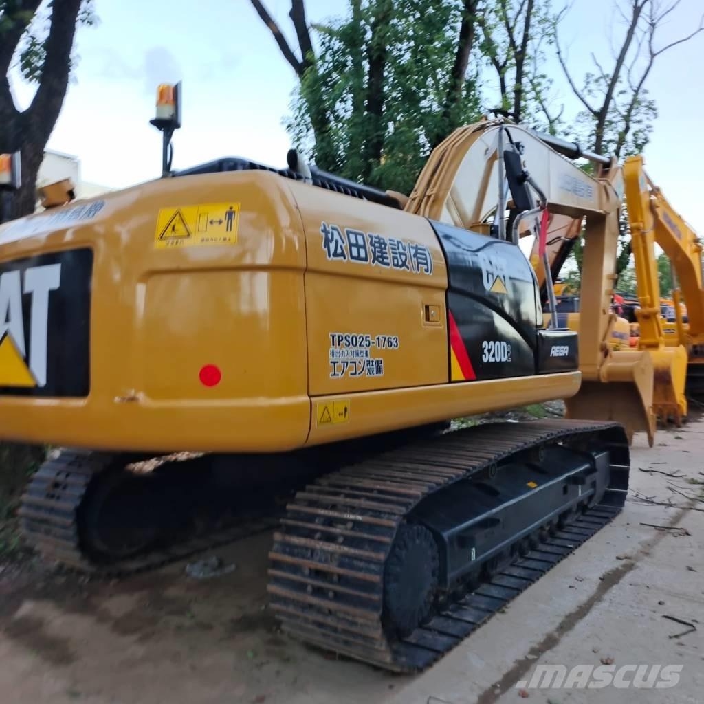 CAT 320 D حفارات زحافة