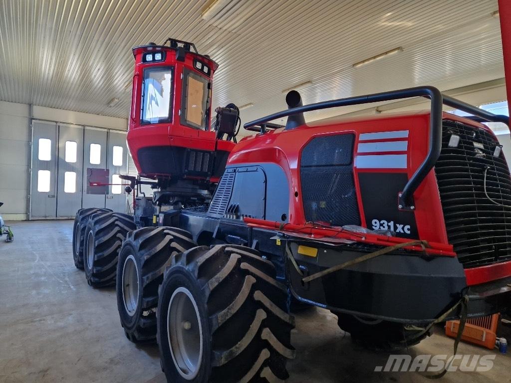 Komatsu 931 XC حصادات