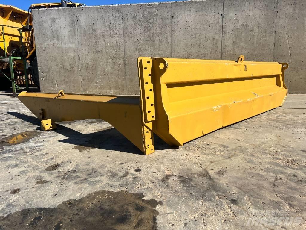 CAT 735 بوابات خلفية