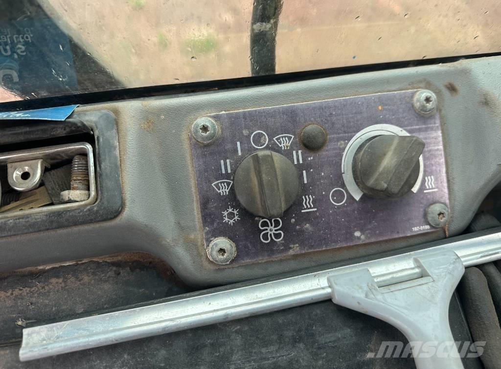 CAT 963 C لوادر زحافة
