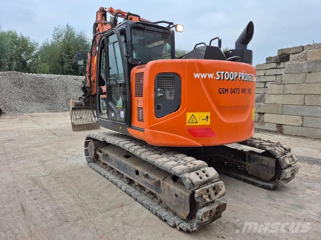 Hitachi ZX 135 حفارات زحافة