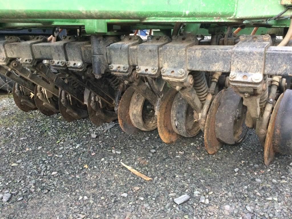 John Deere 750 A مثاقيب مدمجة