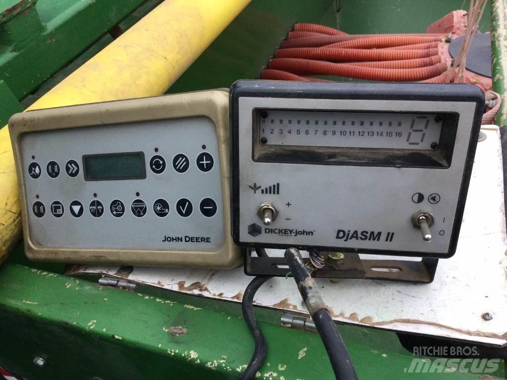 John Deere 750 A مثاقيب مدمجة