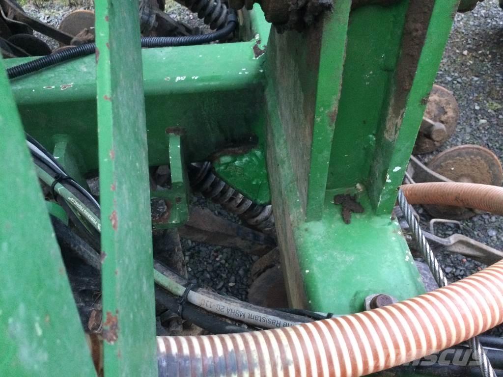 John Deere 750 A مثاقيب مدمجة