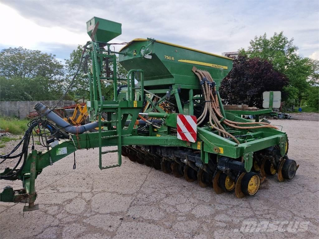 John Deere 750 A مثاقيب مدمجة