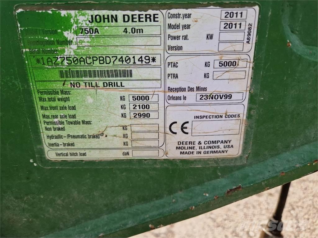 John Deere 750 A مثاقيب مدمجة