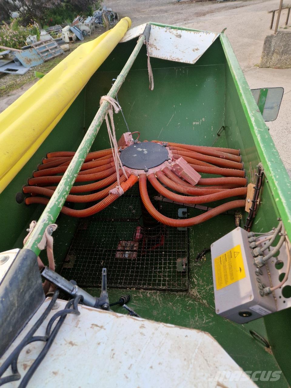 John Deere 750 A مثاقيب مدمجة