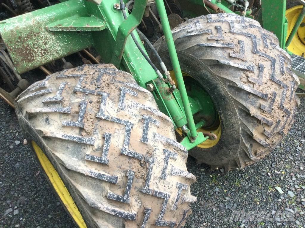 John Deere 750 A مثاقيب مدمجة