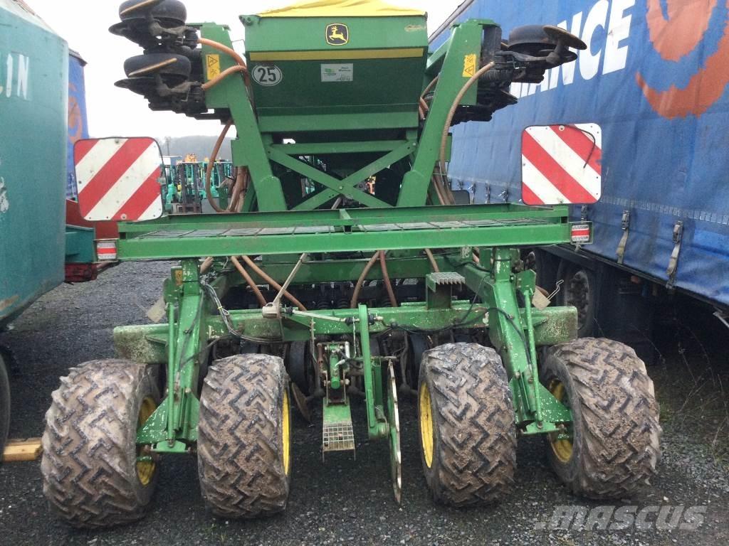 John Deere 750 A مثاقيب مدمجة