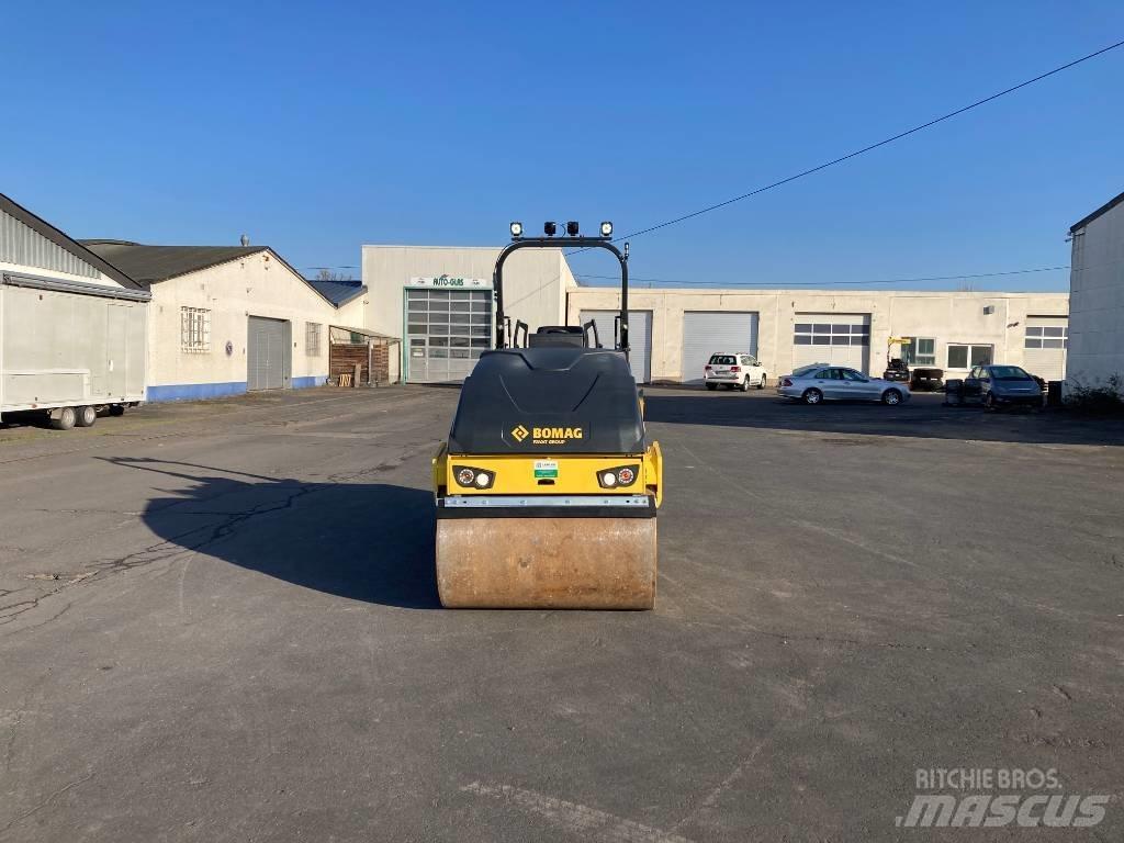 Bomag BW 138 AD-5 مداحل ثنائية الاسطوانة