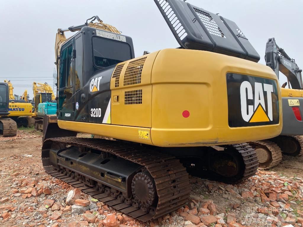 CAT 320 D L حفارات زحافة