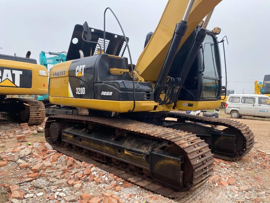 CAT 320 D L حفارات زحافة