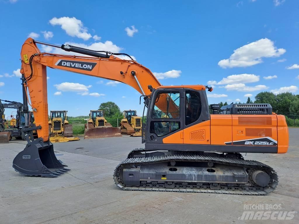 Develon DX225LC-7M حفارات زحافة