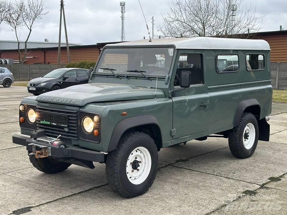 Land Rover Defender مركبات عابرة البلاد